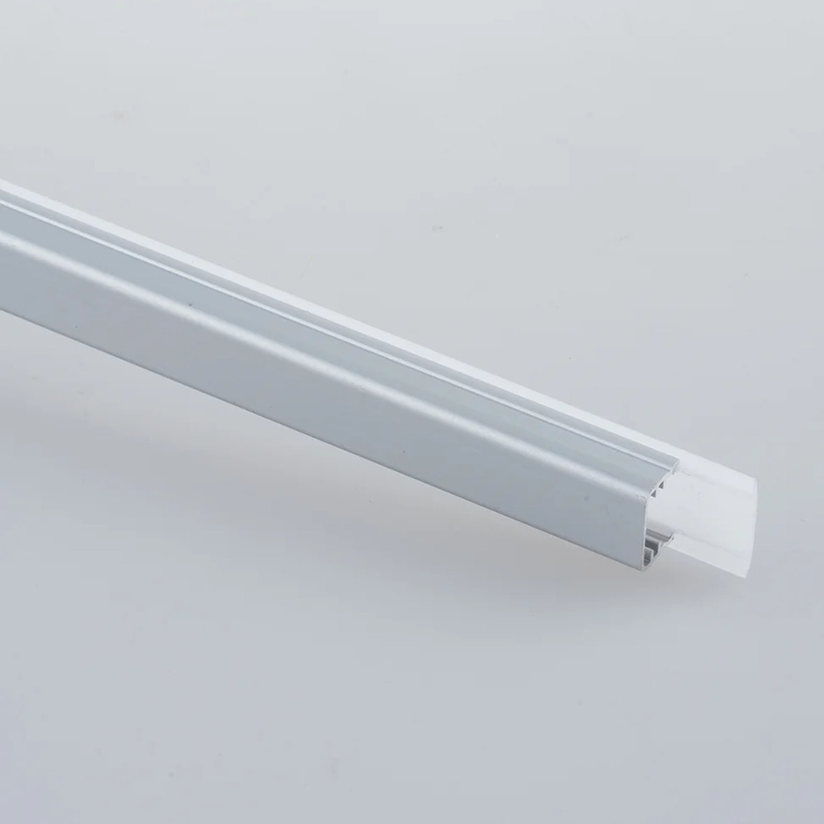 Barra LED LINE in alluminio argento con sensore di movimento 127 cm.