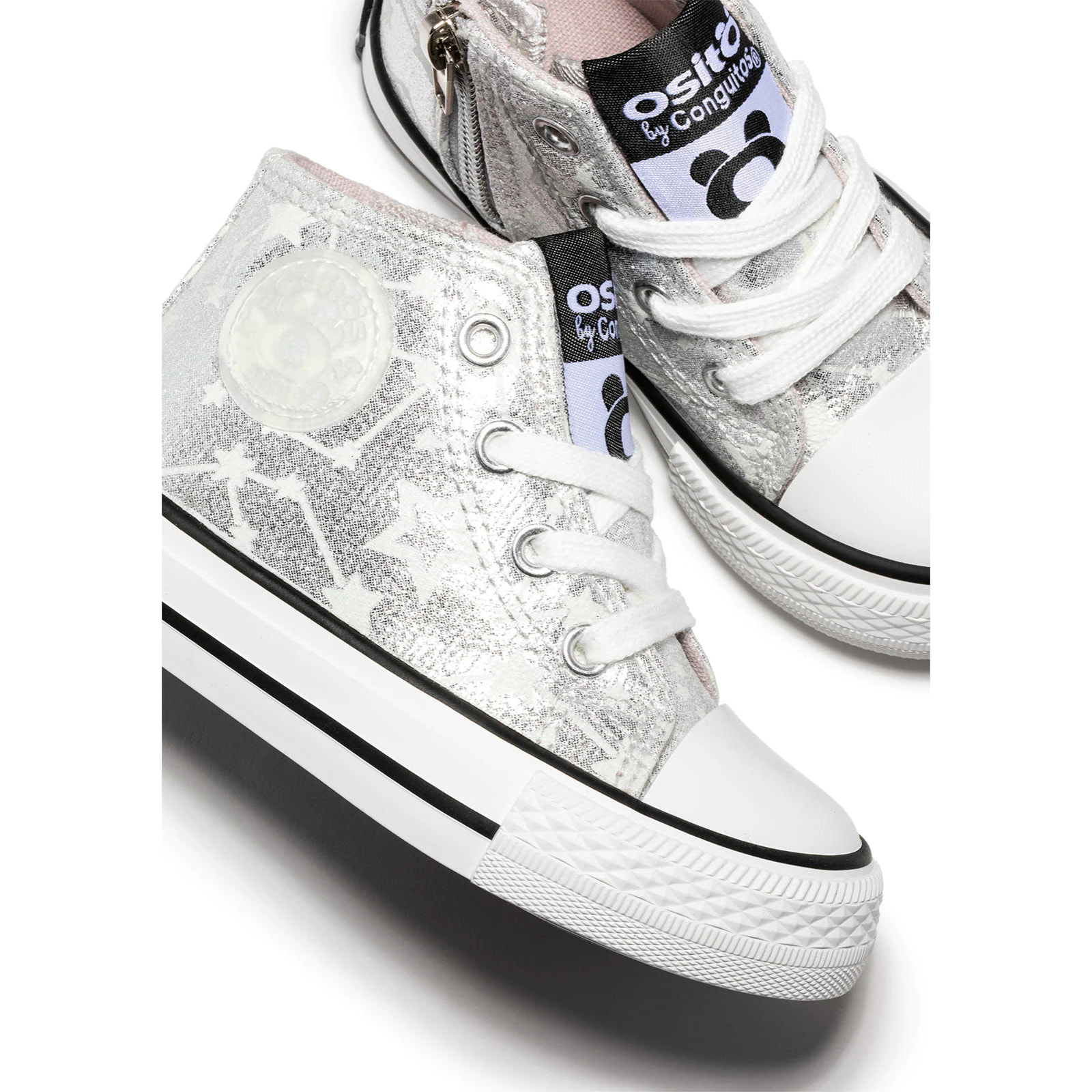 Sneakers alte per bambini con stelle argentate che si illuminano al buio