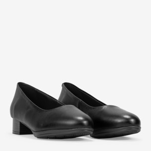 Zapatos de tacón negros en piel