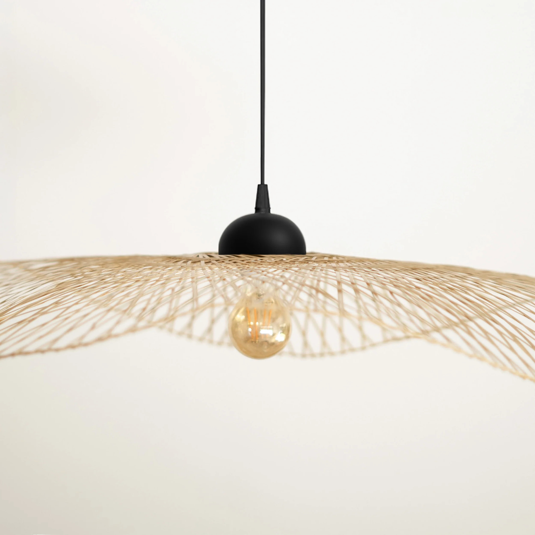 Suspension D75 cm en bambou avec fil noir - Jipi