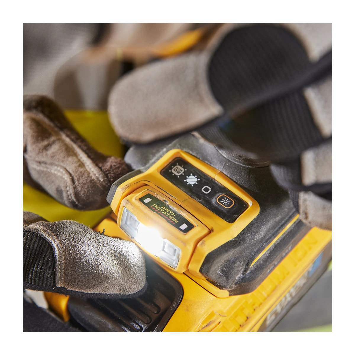 Perceuse, visseuse à percussion 18V brushless - DEWALT - avec 2 batteries 18V 5.0Ah - coffret - DCD1007H2T-QW