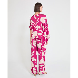 Blusa con maniche asimmetriche e grande fiore di bouganville