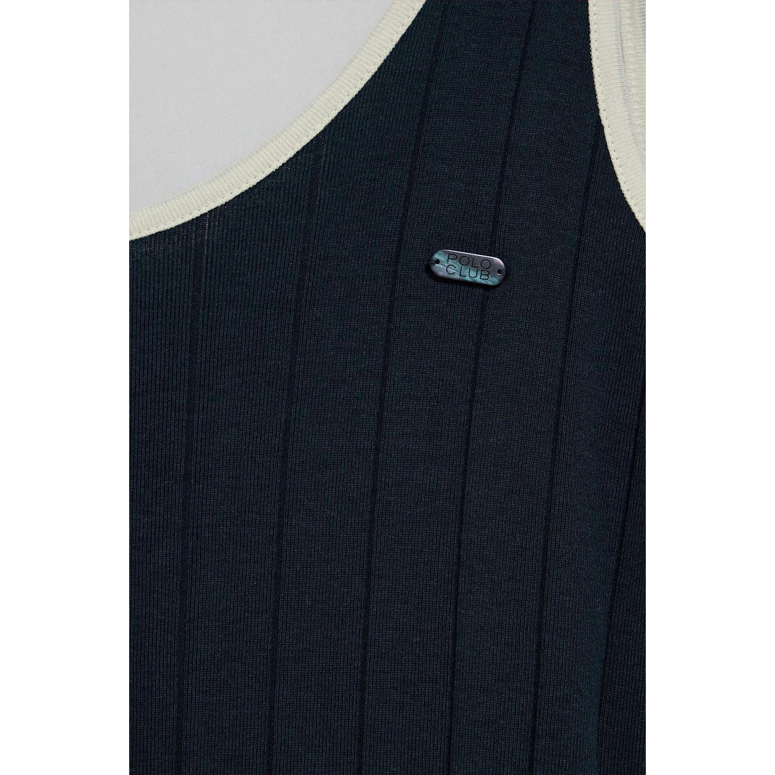 Vestido azul marino acanalado de tirantes con botón nacarado