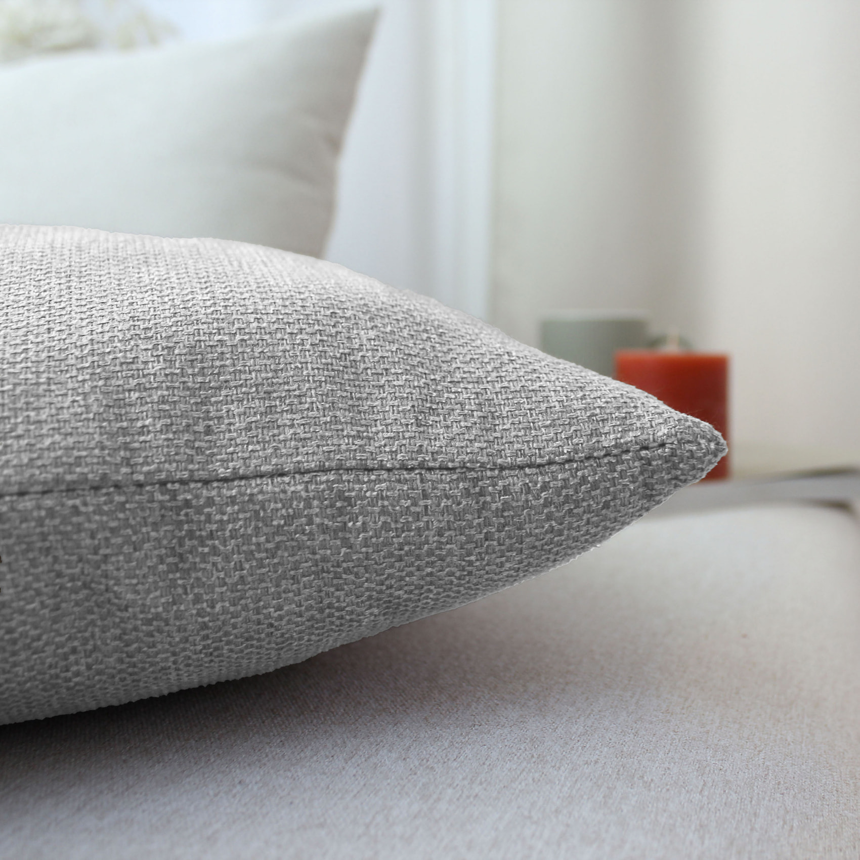 Coussin déhoussable en velours chenillé - Gris clair