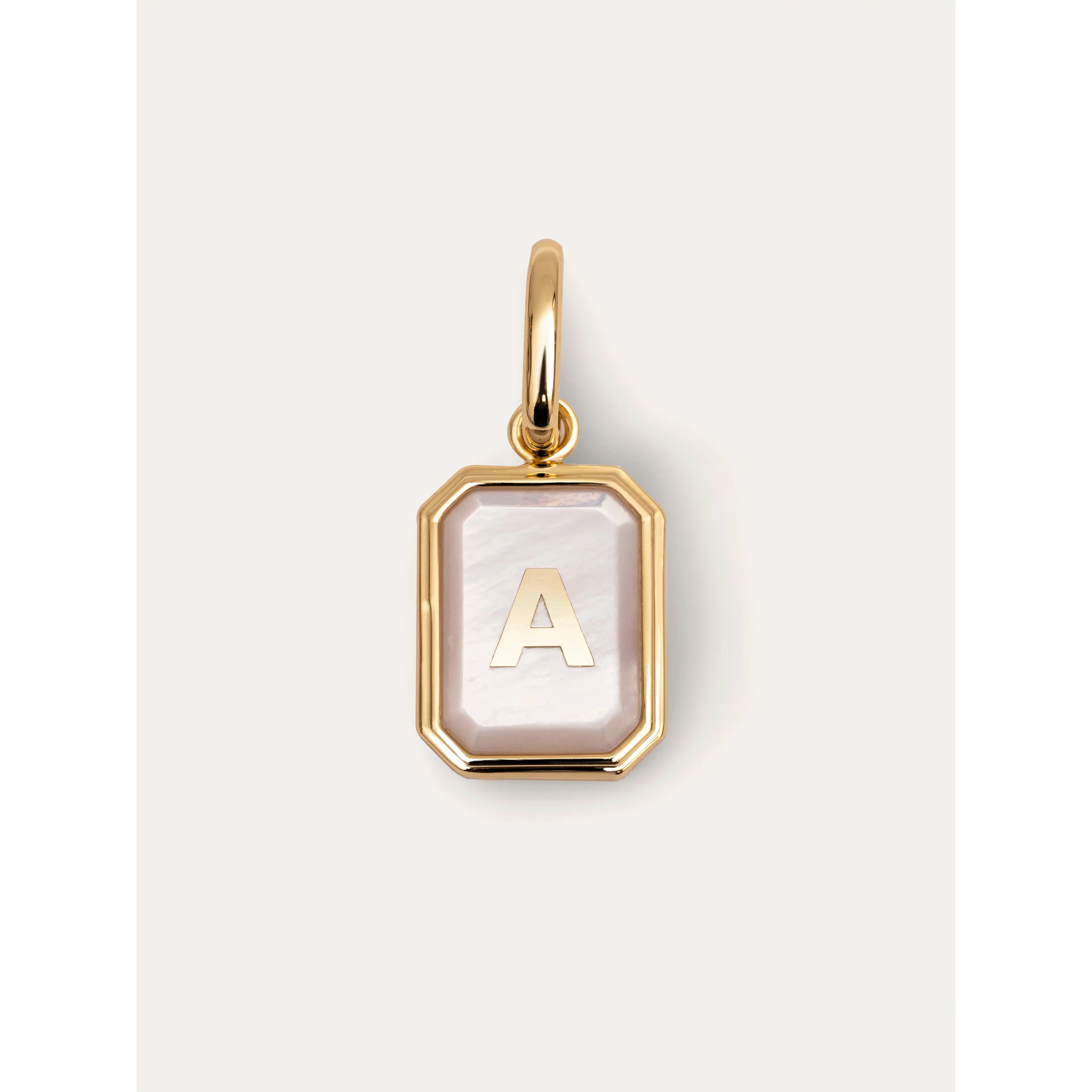 Charm Personalizado Letter Nácar Baño Oro