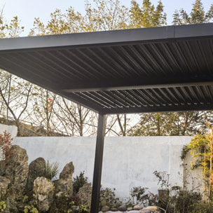 Pergola bioclimatique 4x3m structure et lames en aluminium noir LUAU