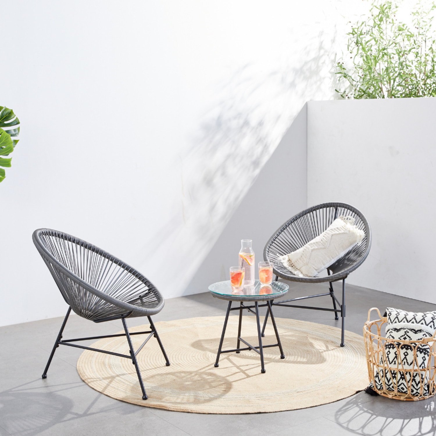 Salon de jardin 2 fauteuils ronds et table basse gris LIO