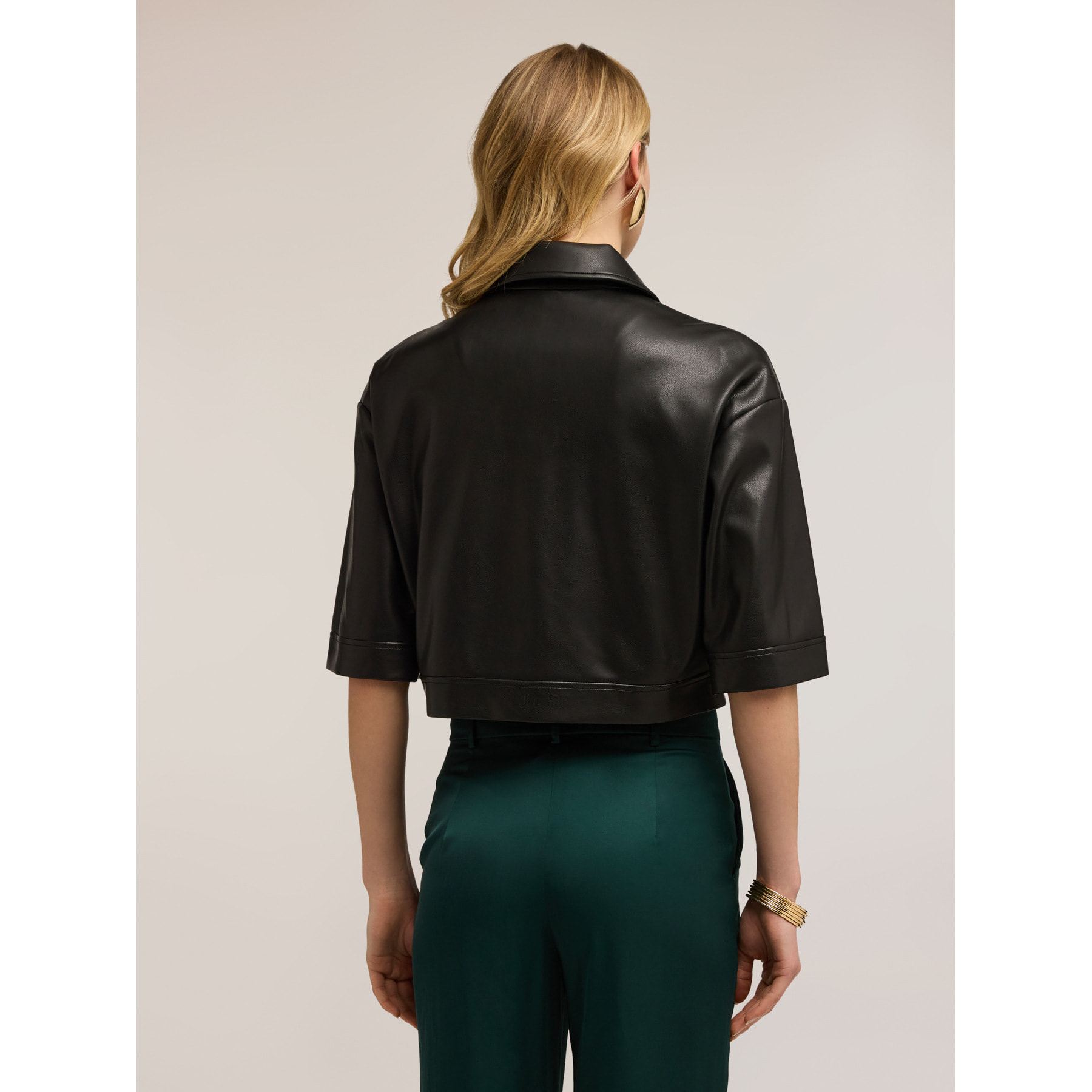 Motivi - Giubbotto cropped con maniche corte - Nero