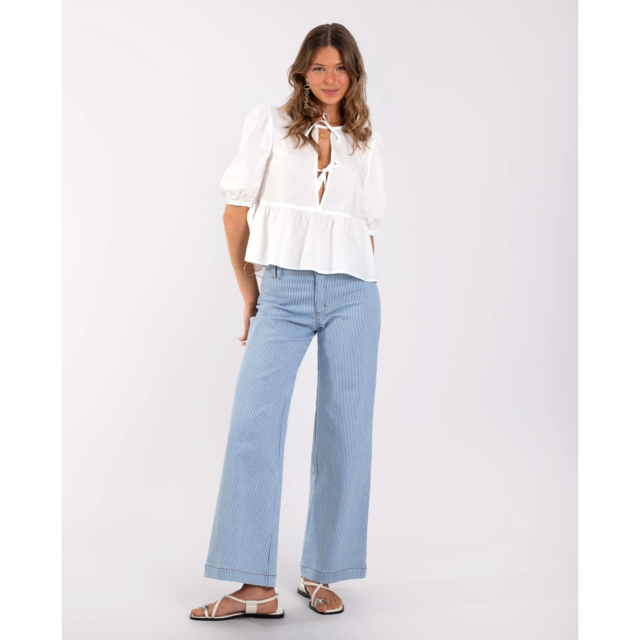 Blusa de mujer con lazos en escote