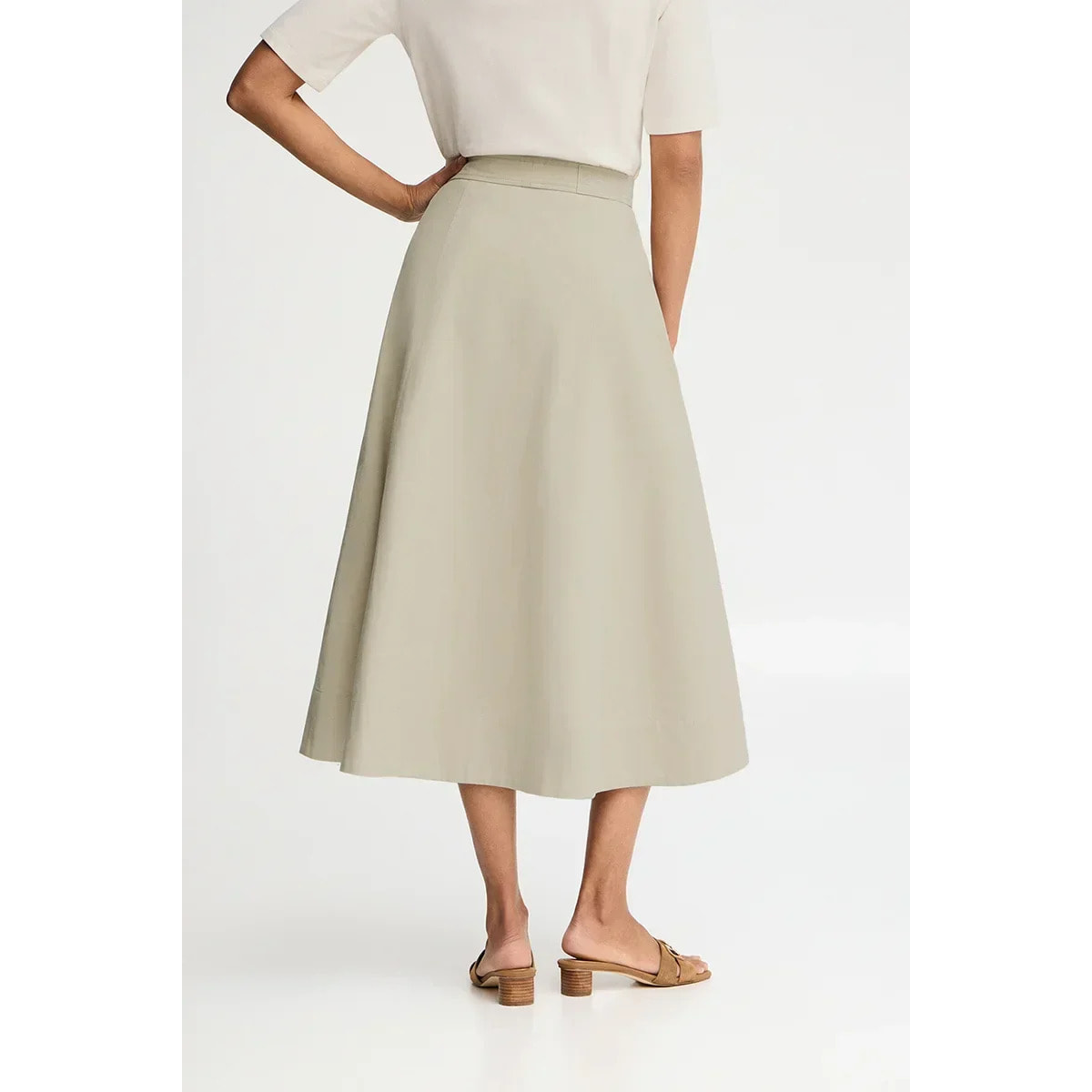 Falda color piedra con pliegues Polo Club