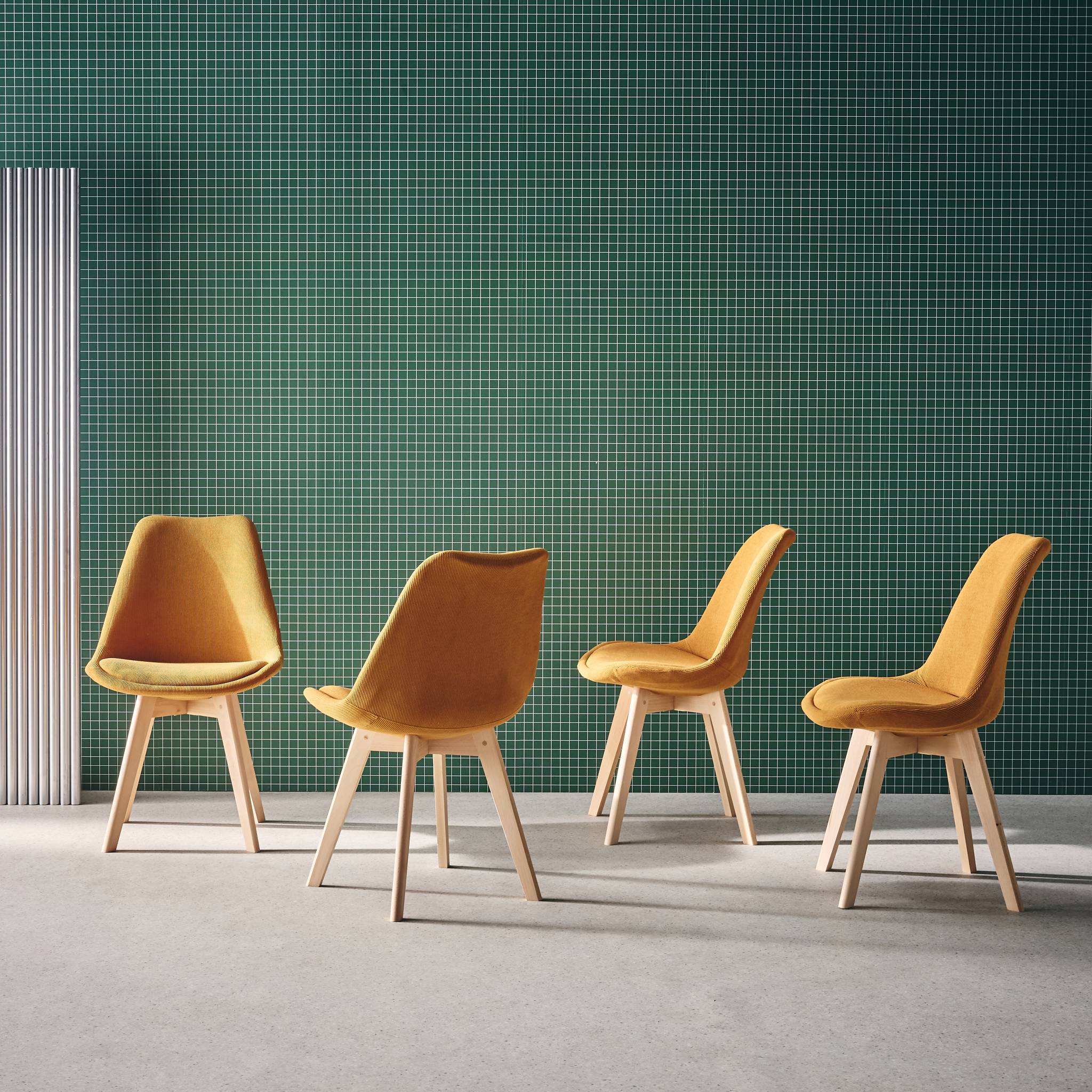 Lot de 4 chaises scandinaves revêtement velours côtelé ocre. pieds bois de hêtre - Nils