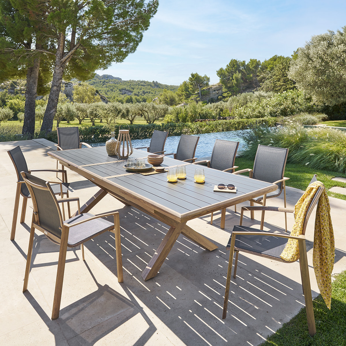 Table de jardin extensible "Axiome" graphite & honey 10 places en aluminium