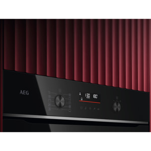 AEG Horno multifunción Serie 5000 SurroundCook con SteamBake con Display LED Explore V5PBA521AB