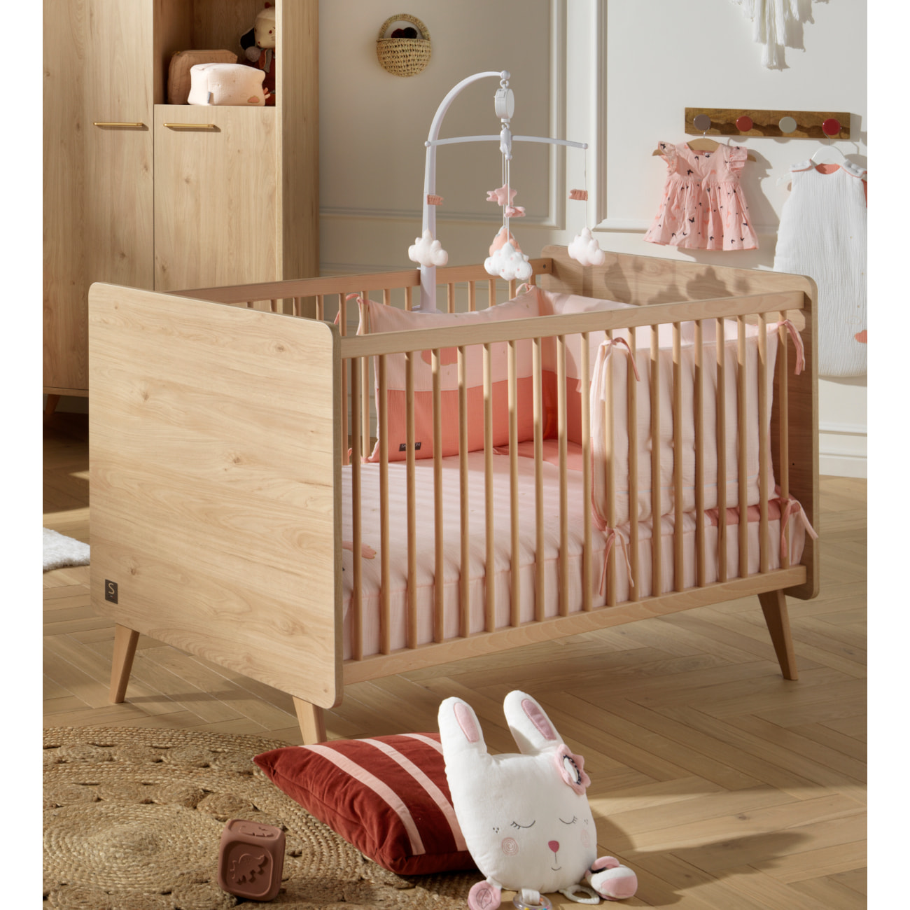 Chambre bébé évolutive Arty, Lit 140x70 et Commode à langer - Chêne suave