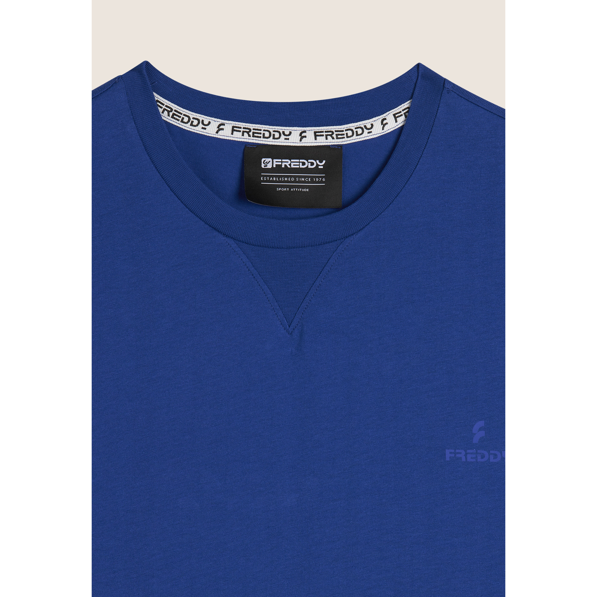 T-shirt Regular con Scollo girocollo e logo in tono colore