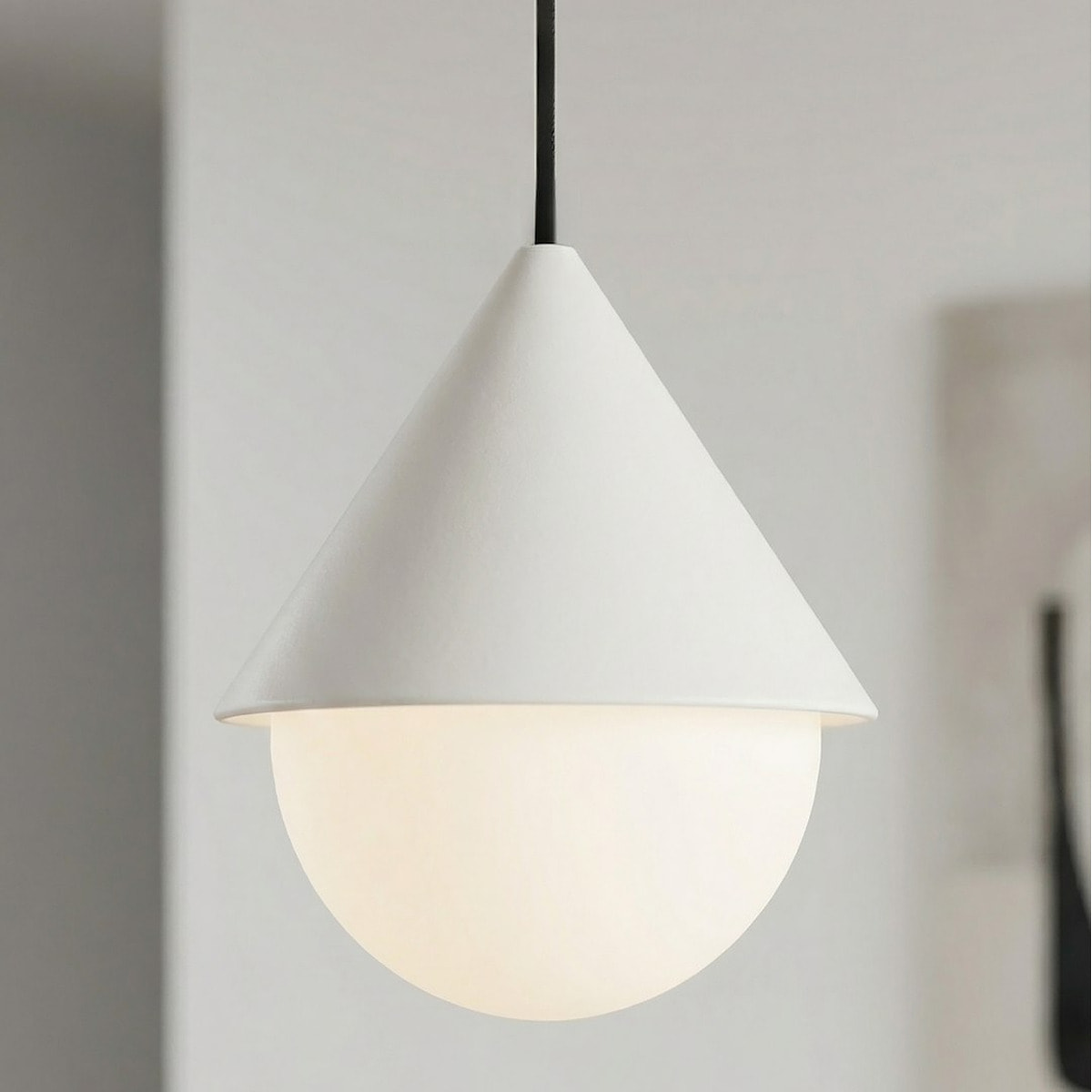 Lampada a sospensione Giro in acciaio nero opaco e vetro bianco
