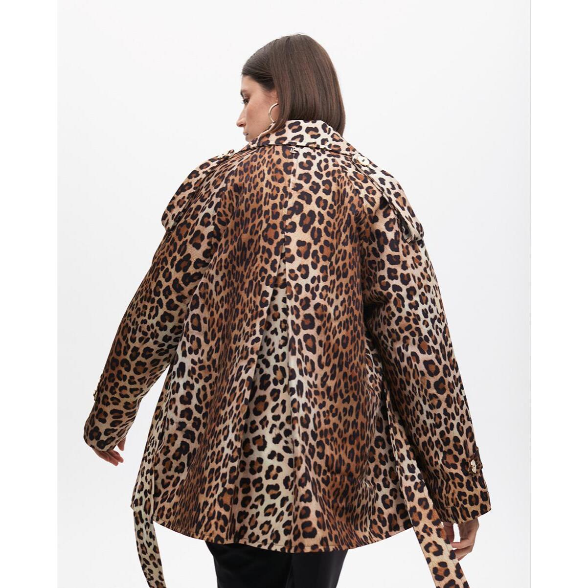 Trench corto animalier con cintura