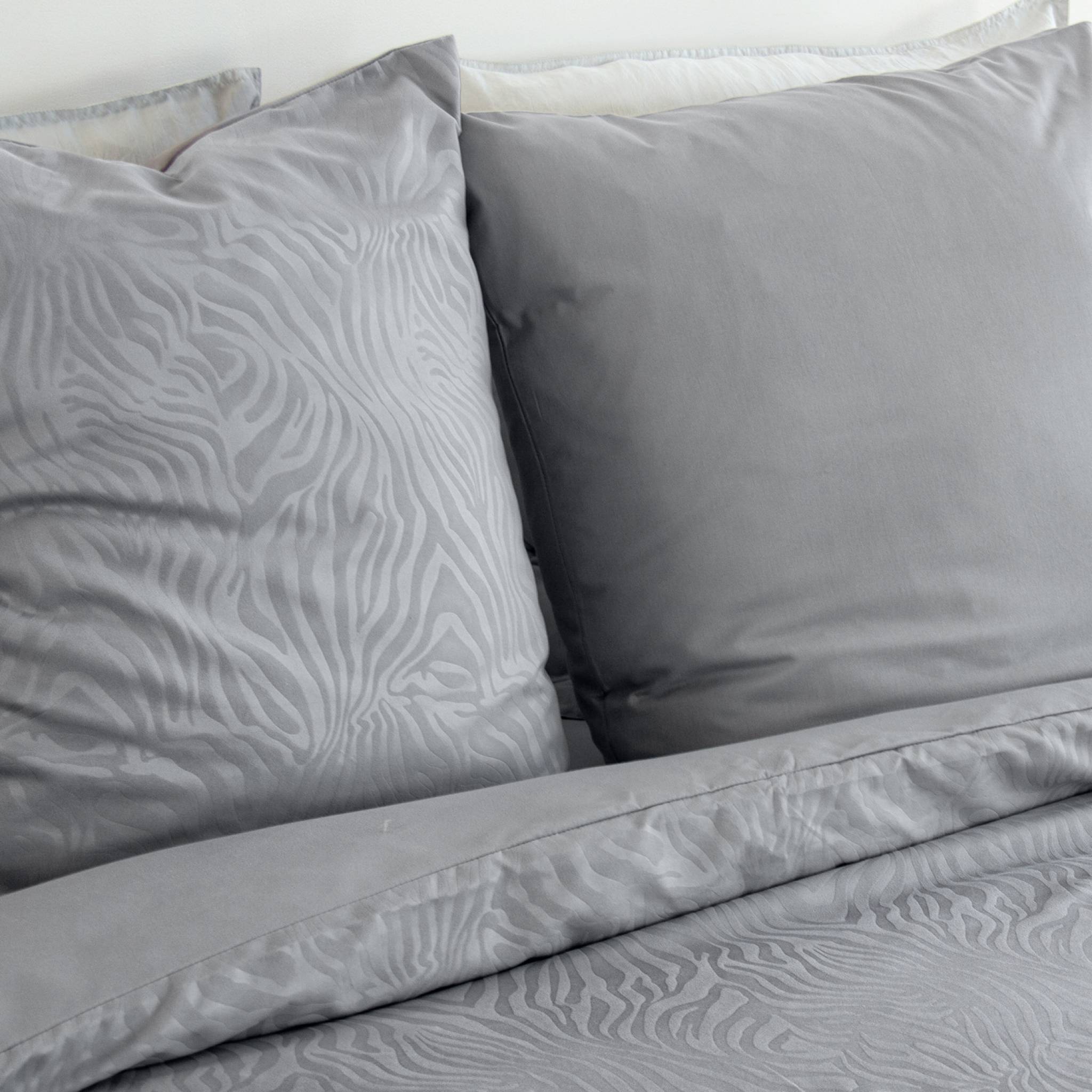 Parure de lit polyester réversible imprimé zèbre 2 places gris ONDULA