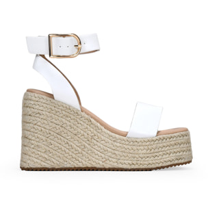 Sandalias blancas con cuña y plataforma de esparto