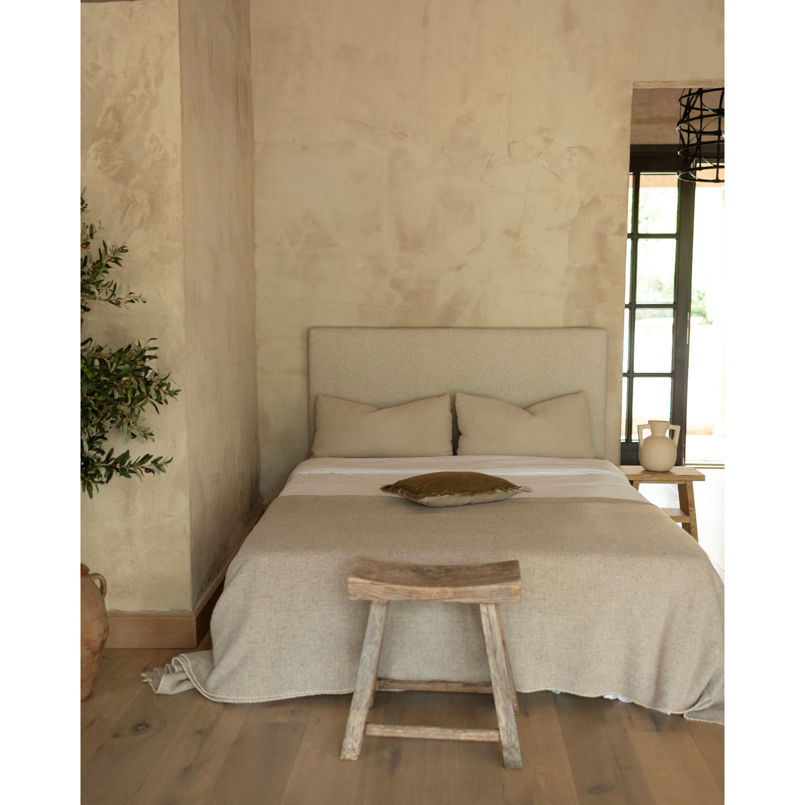 Tête de lit tapissée en beige en différentes tailles