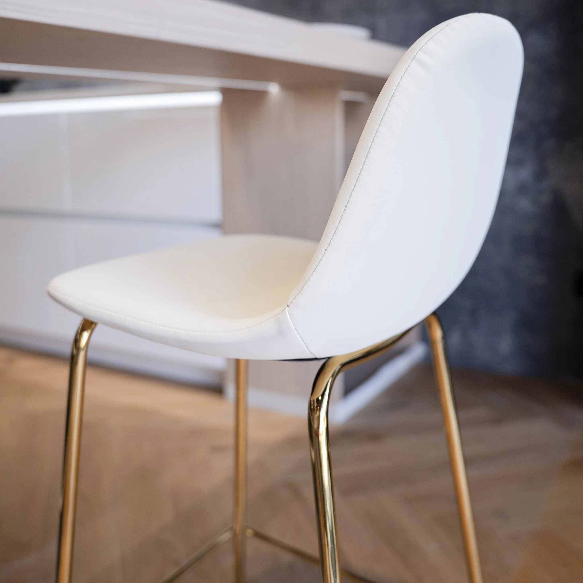 Pack 4 chaises pour îlot central blanches et vertes 65 cm - Henrik