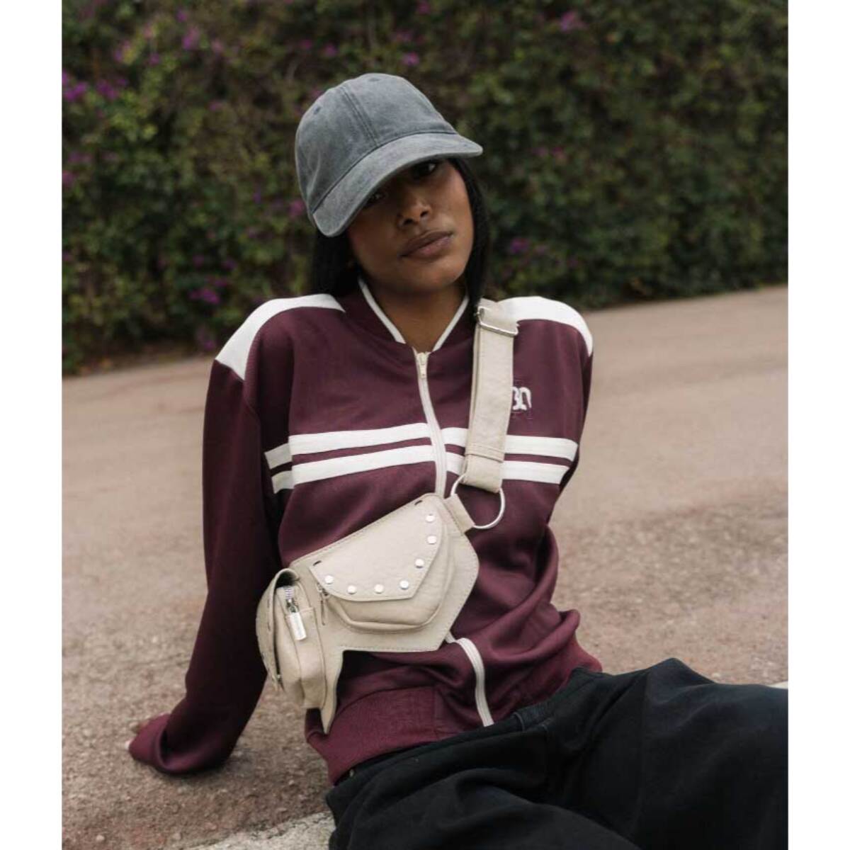 Riñonera piedra con doble bolsillo y solapas