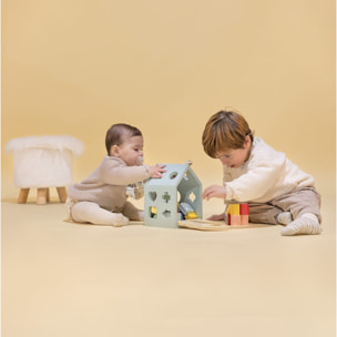 Casa de madera con formas para encajar