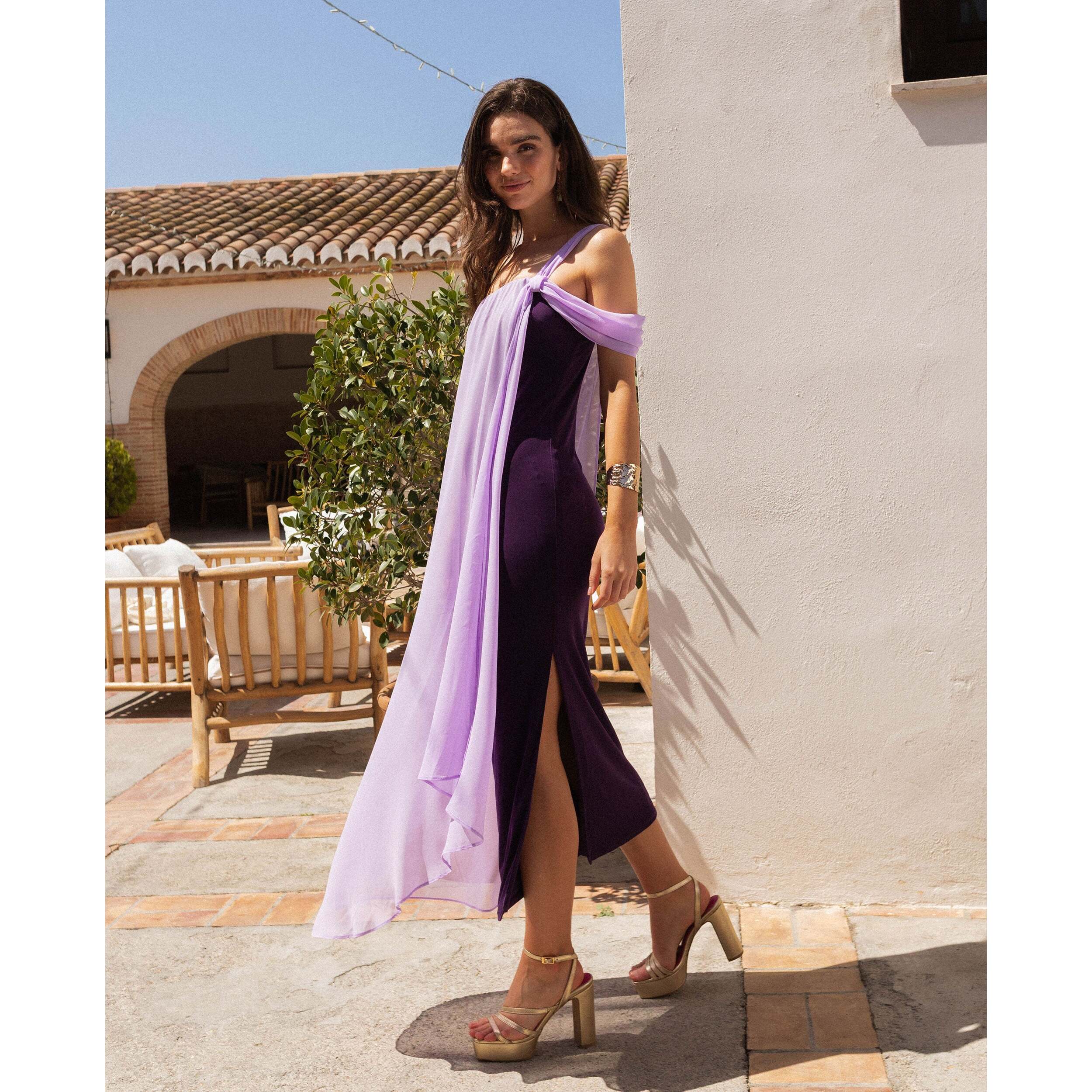 Vestido escote bardot con capa