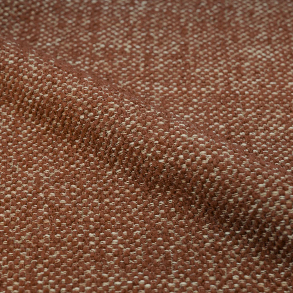 Lot de 2 chaises en tissu texturé brun canelle, pieds en métal - Aura