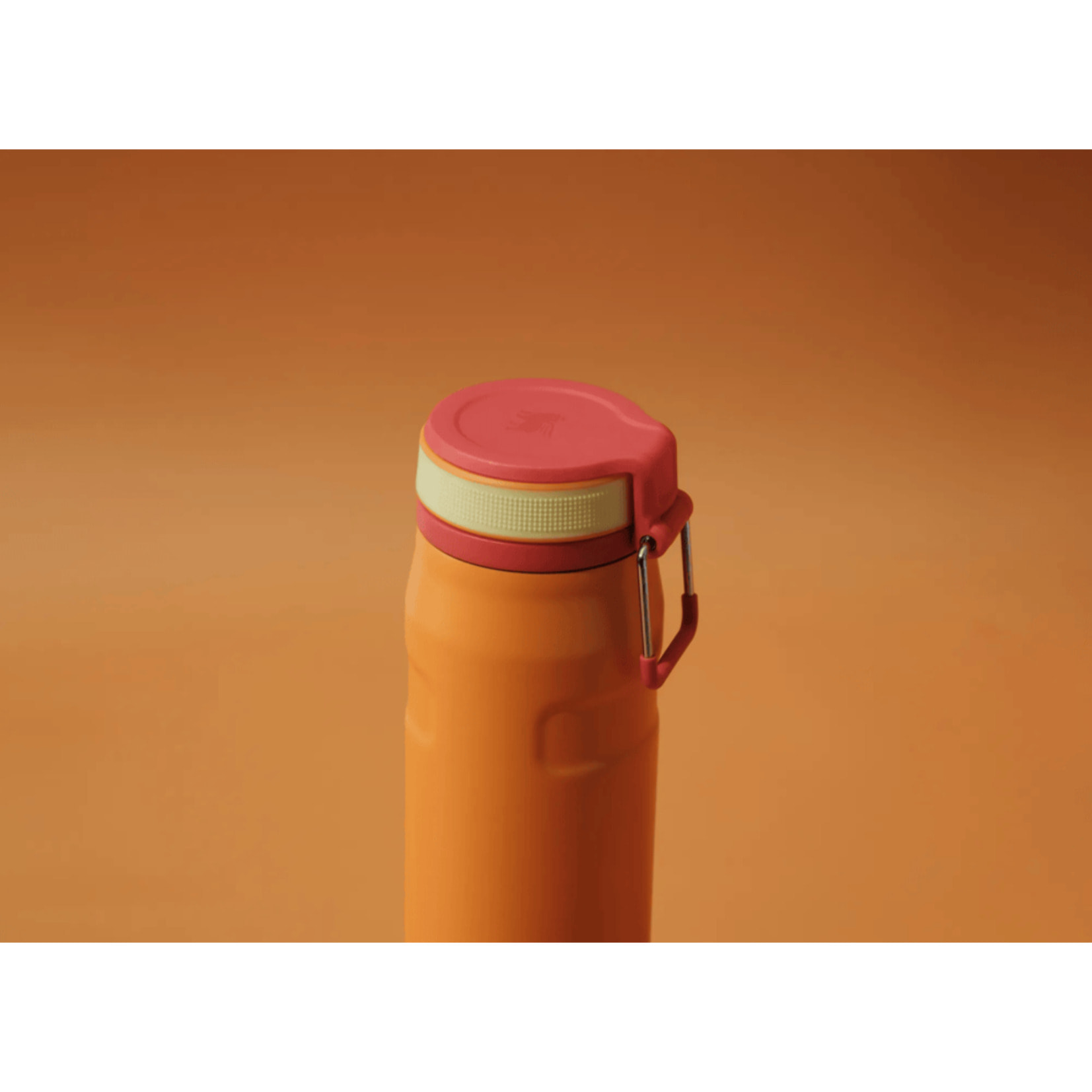 Botella de agua Isotermica Con Pajita - 0,7L - ICEFLOW™ BOTTLE TWIST FLIP 2.0 - Goldenrod Coral