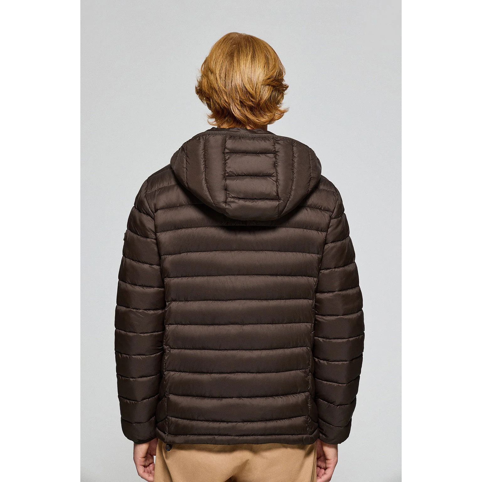 Chaqueta ultralight marrón Corey de capucha extraíble y bordado PC