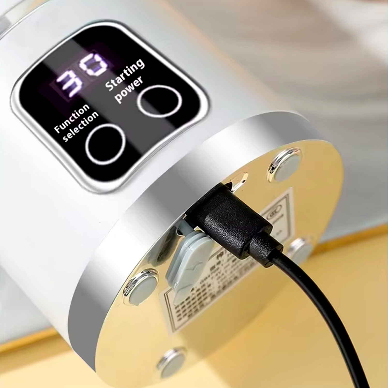 Frullatore portatile da 450 ml con 10 lame in acciaio, schermo LCD, 3 livelli di timer, sicurezza con doppio clic e batteria da 1300 mAh.