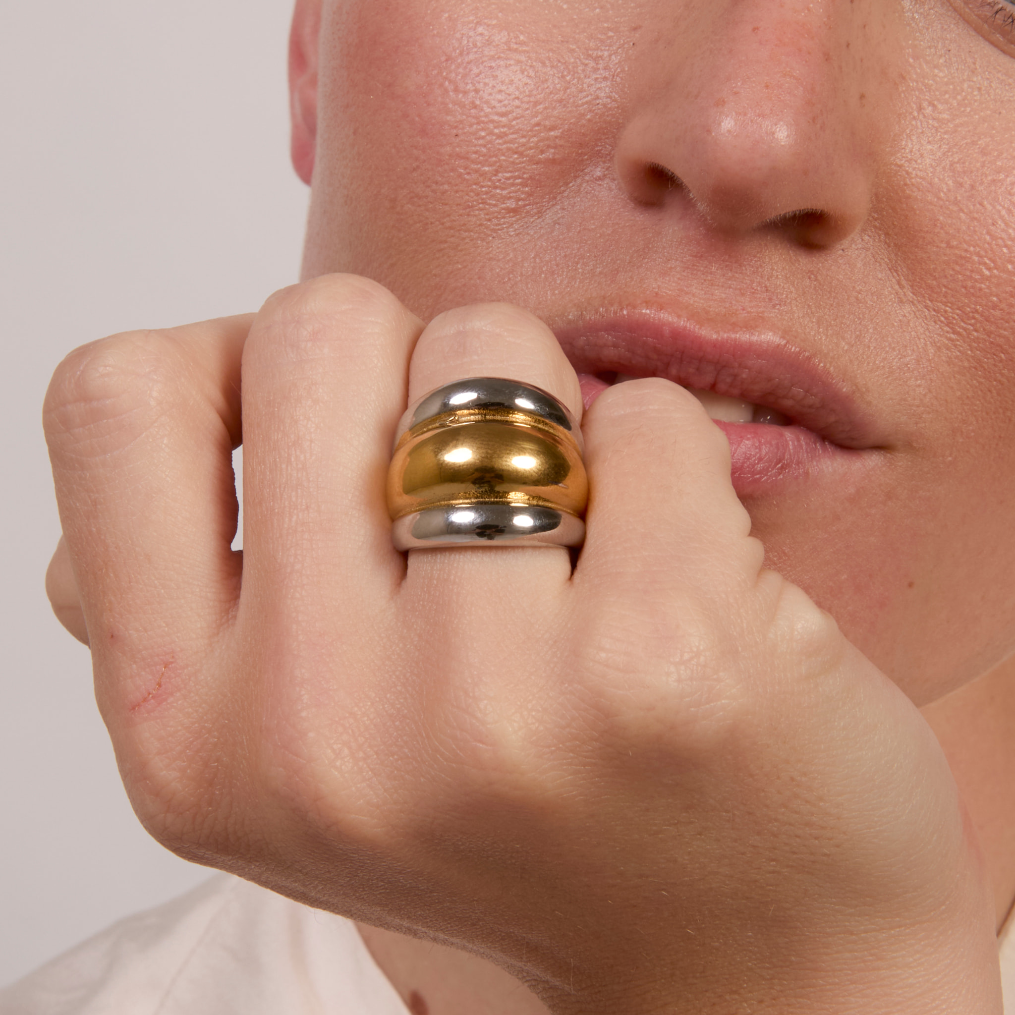 Anillo Darsean acabado oro 18k y plata