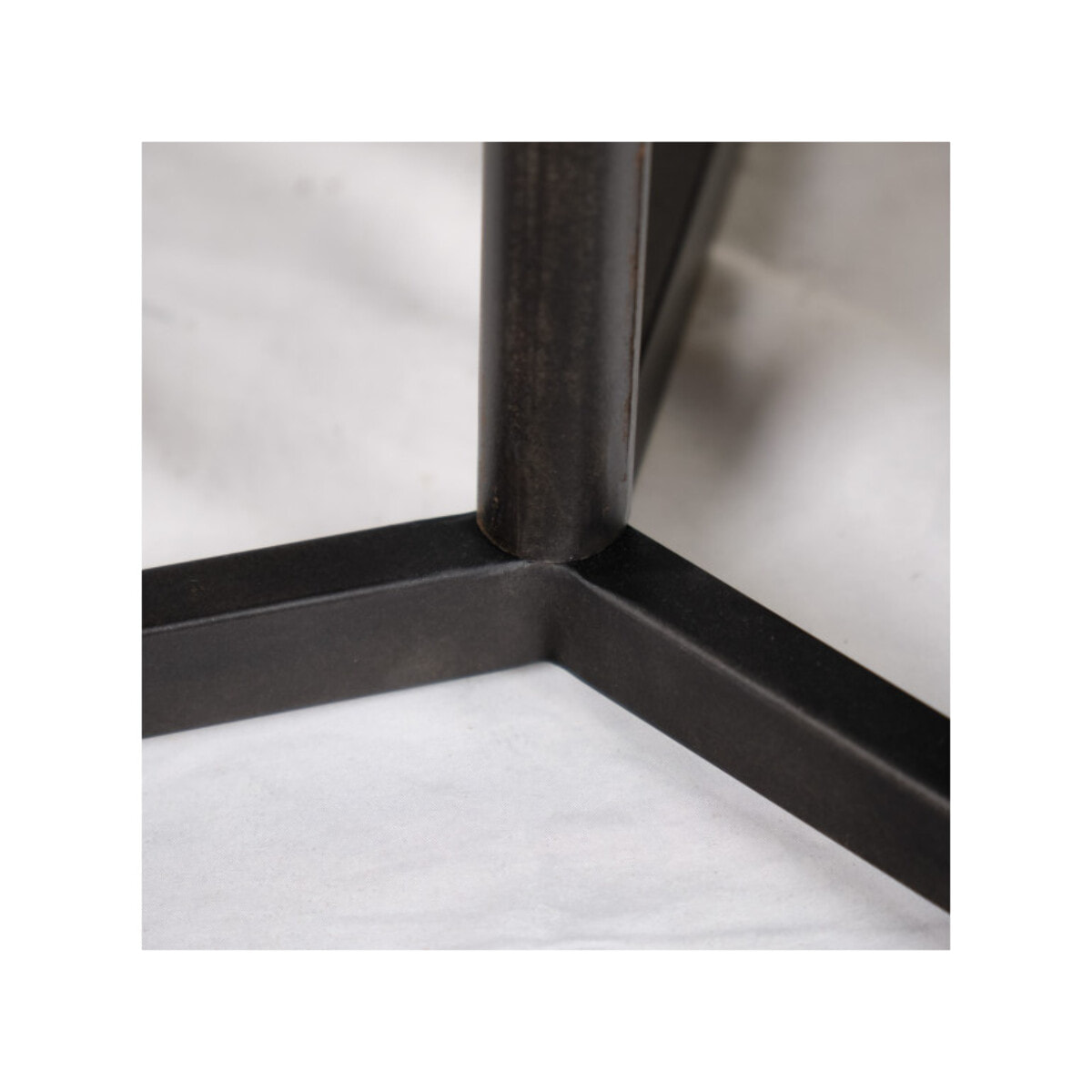 Table basse triangulaire en métal gris anthracite - 60 cm - PEGGY