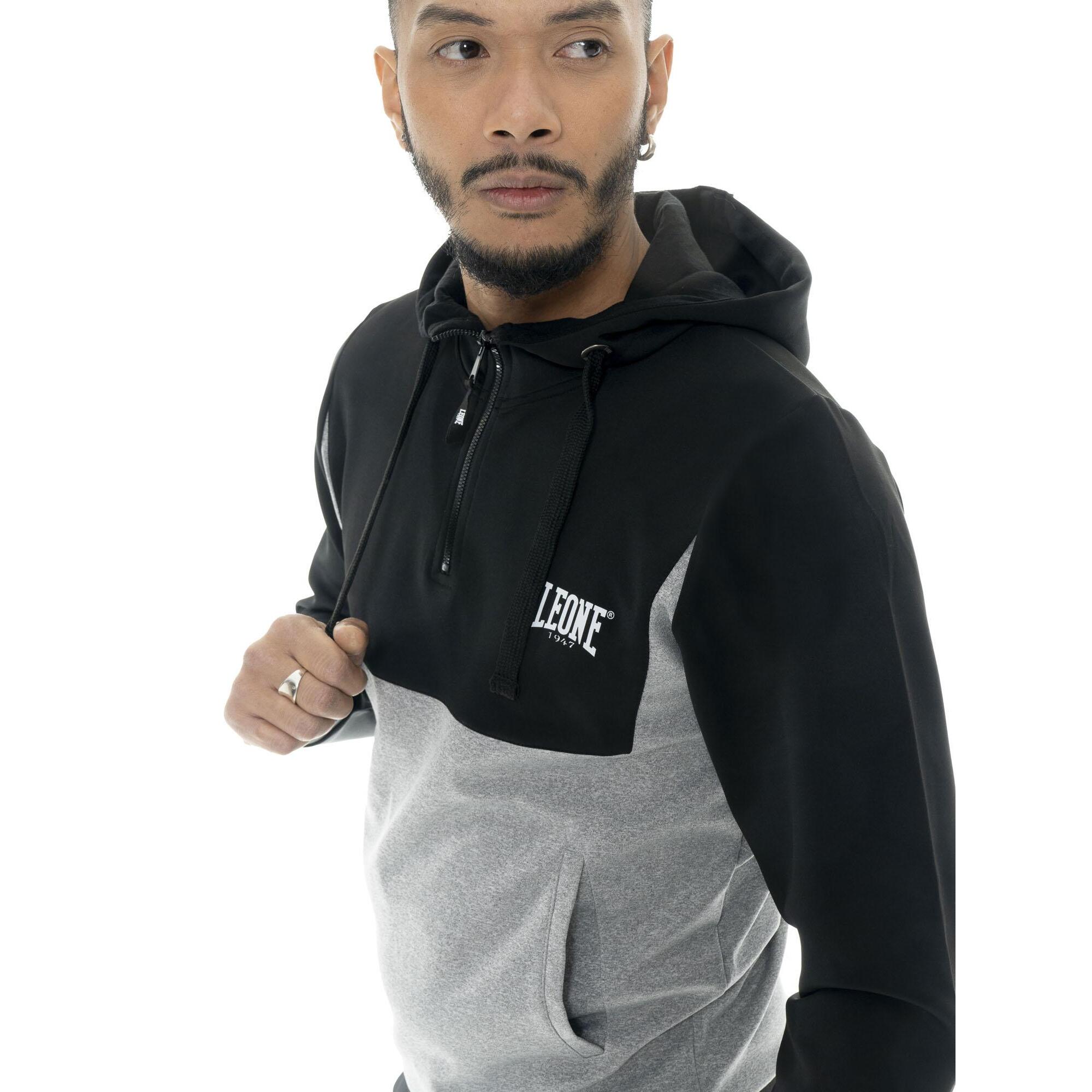 Tuta da uomo in tessuto tecnico con cappuccio, mezza zip Leone 1947 Tech