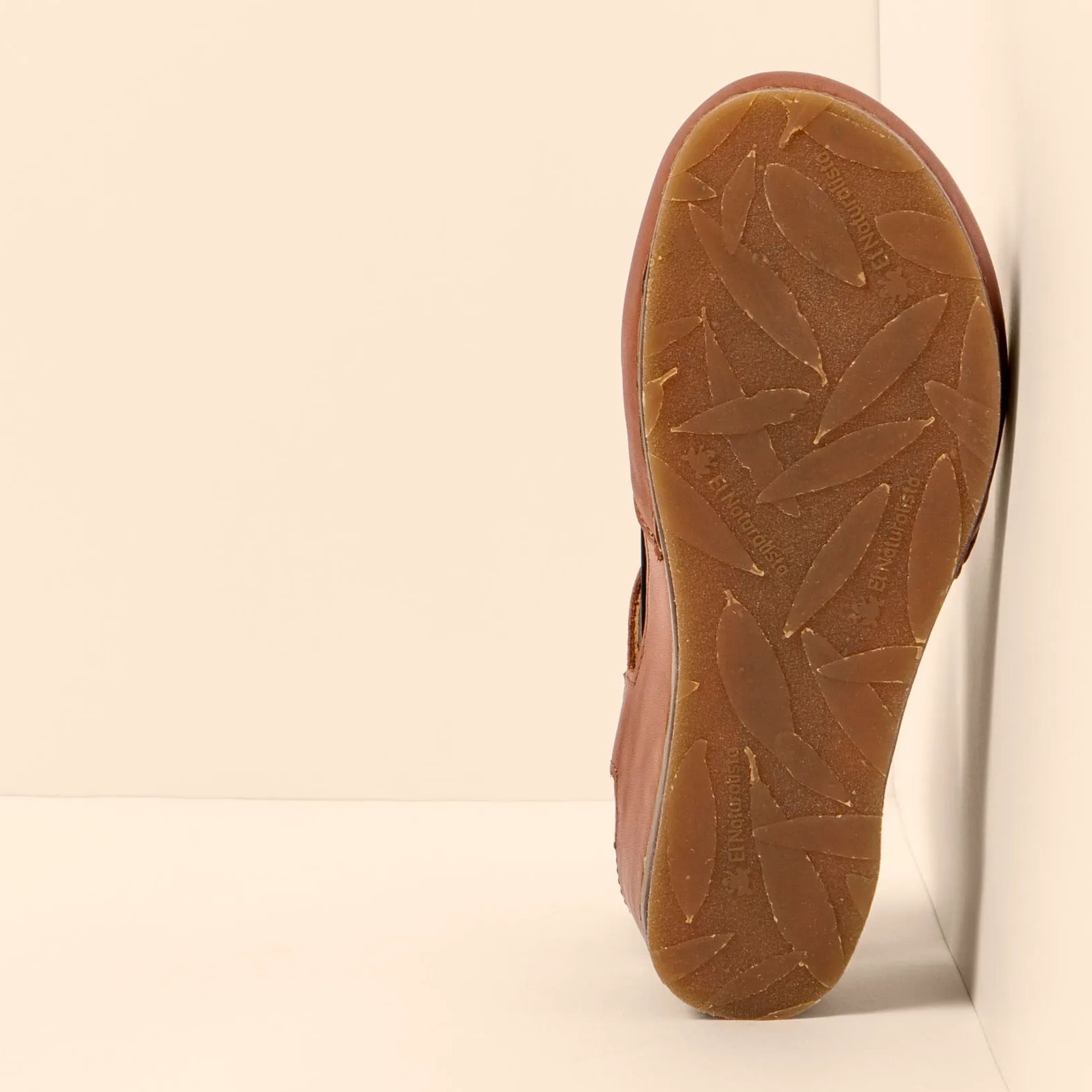 Sandalia de cuña N5850 SOFT NAPPA CUERO / PICUAL color Cuero