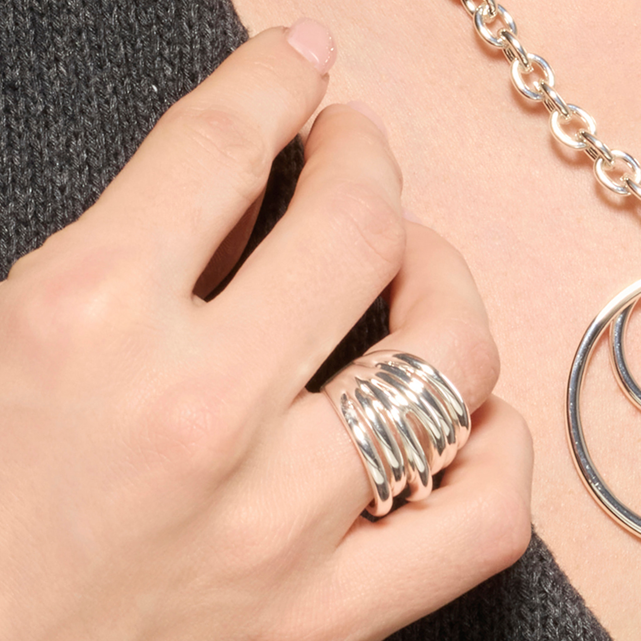 Anillo acabado en rodio