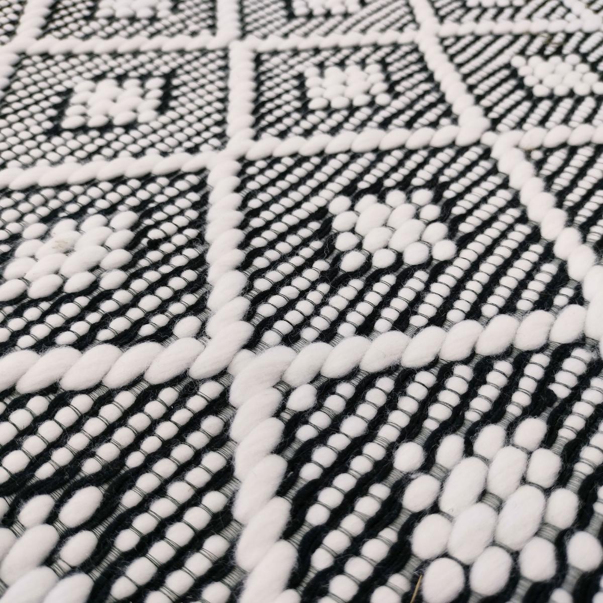 Tapis Kilim épais Muve, tissé à plat à à la main à base de plastique recyclé