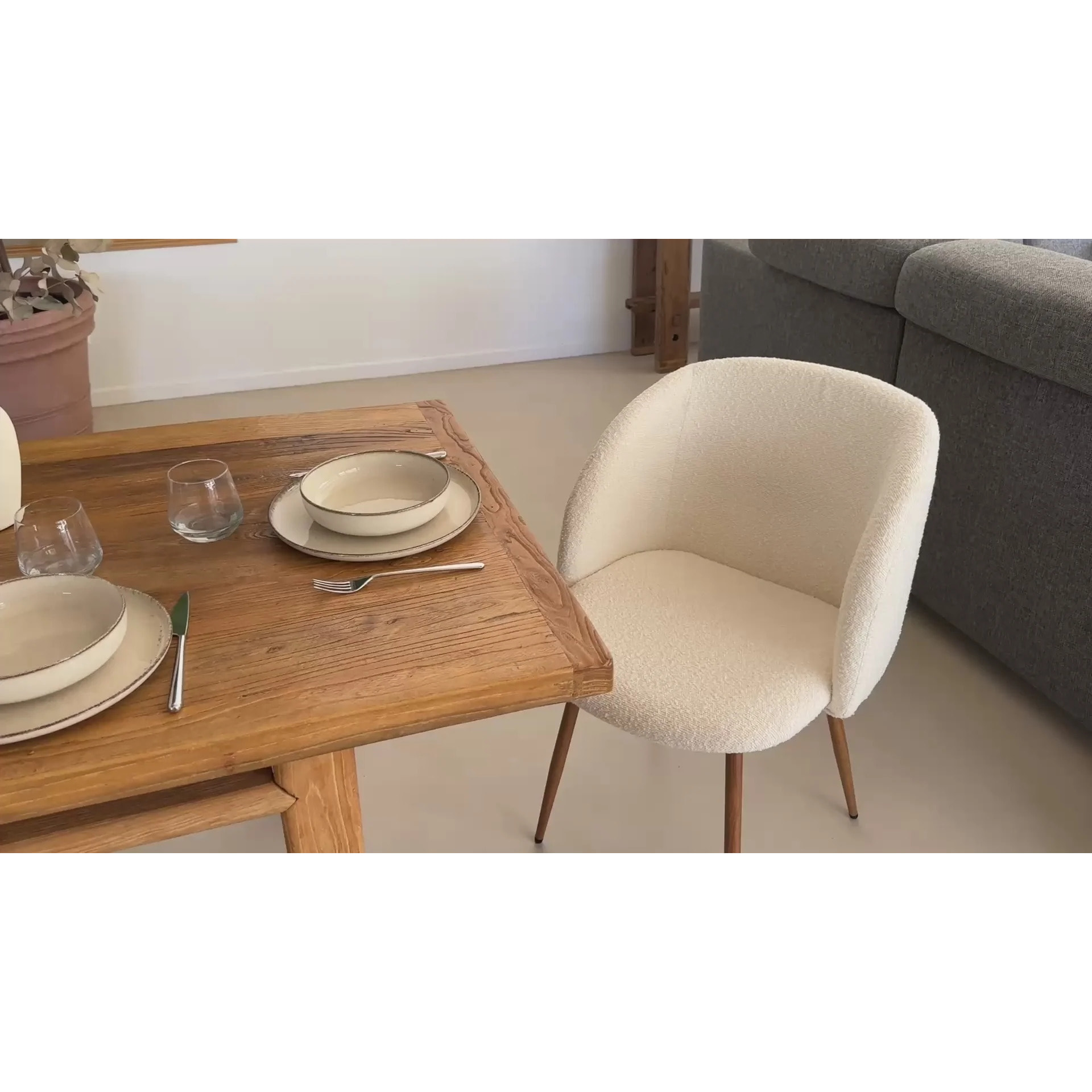 Lot de 2 chaises en tissu bouclé beige - Swan