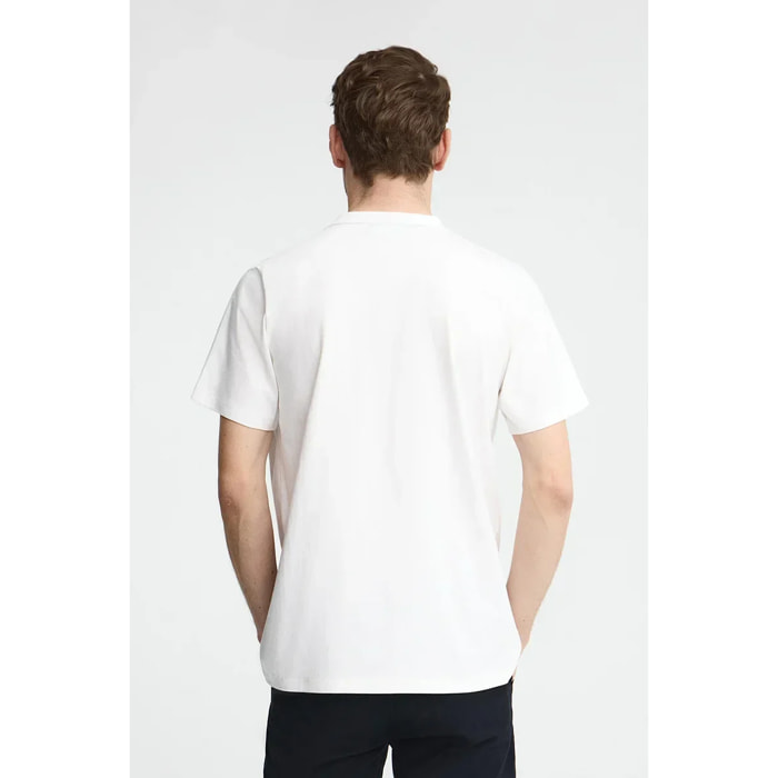 Camiseta blanca con bolsillo y logo Rigby Go