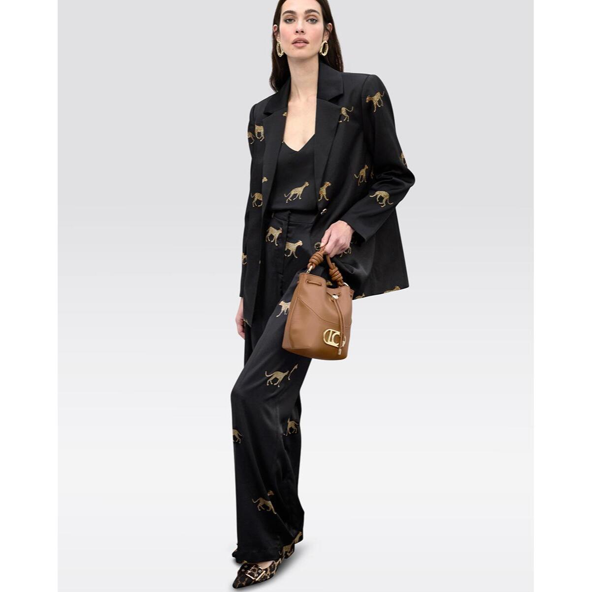 Pantaloni a pieghe in raso con stampa leopardata