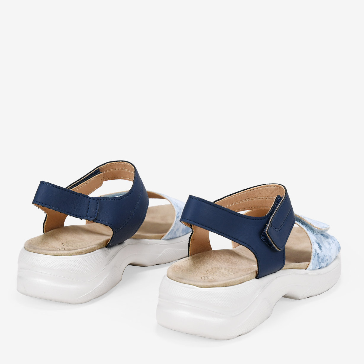 Sandalias deportivas azules con velcro