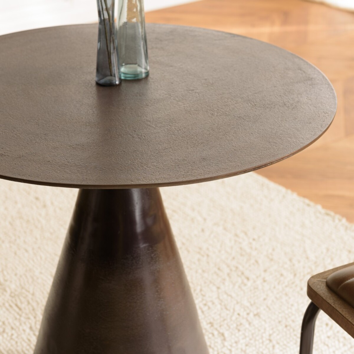 JOHAN - Table ronde 80cm alu couleur laiton pied conique