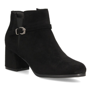 Botines elegantes con hebilla y tacón