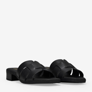 Sandalias de piel negras destalonadas con tacón bajo