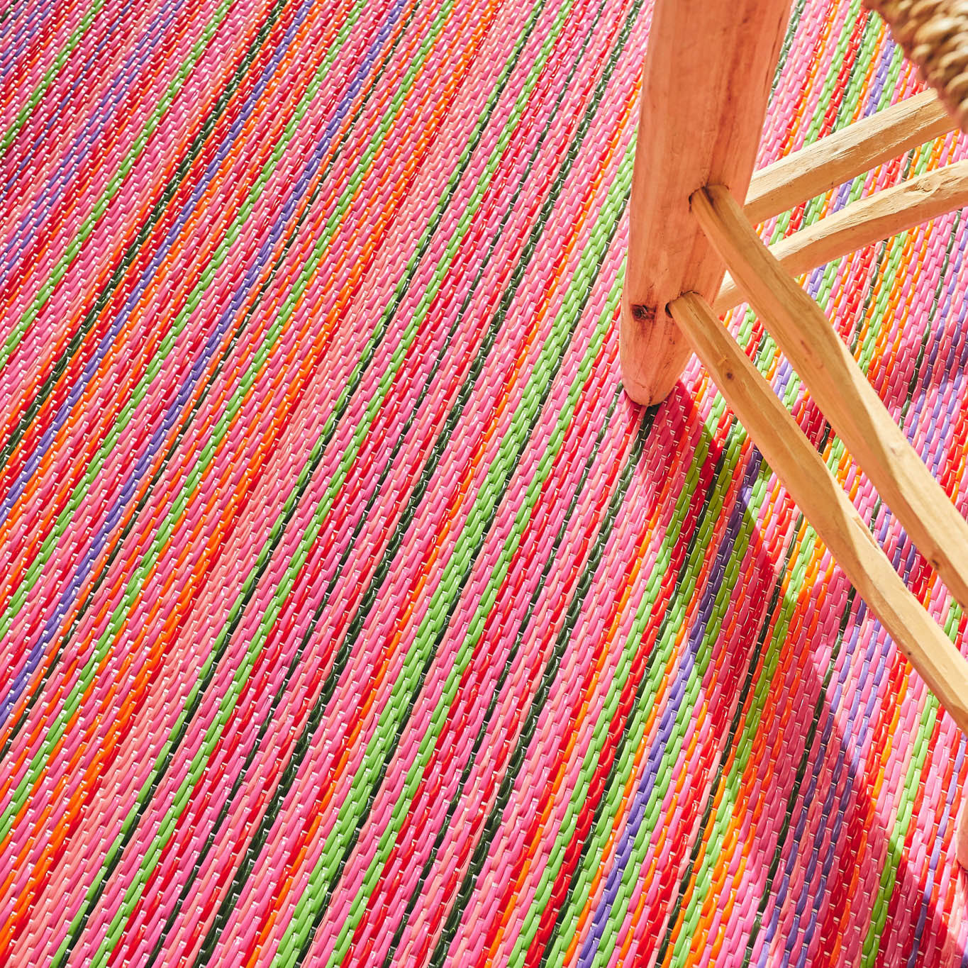 CAPRI - Tapis d'extérieur à motif rayure dégradée - Violet