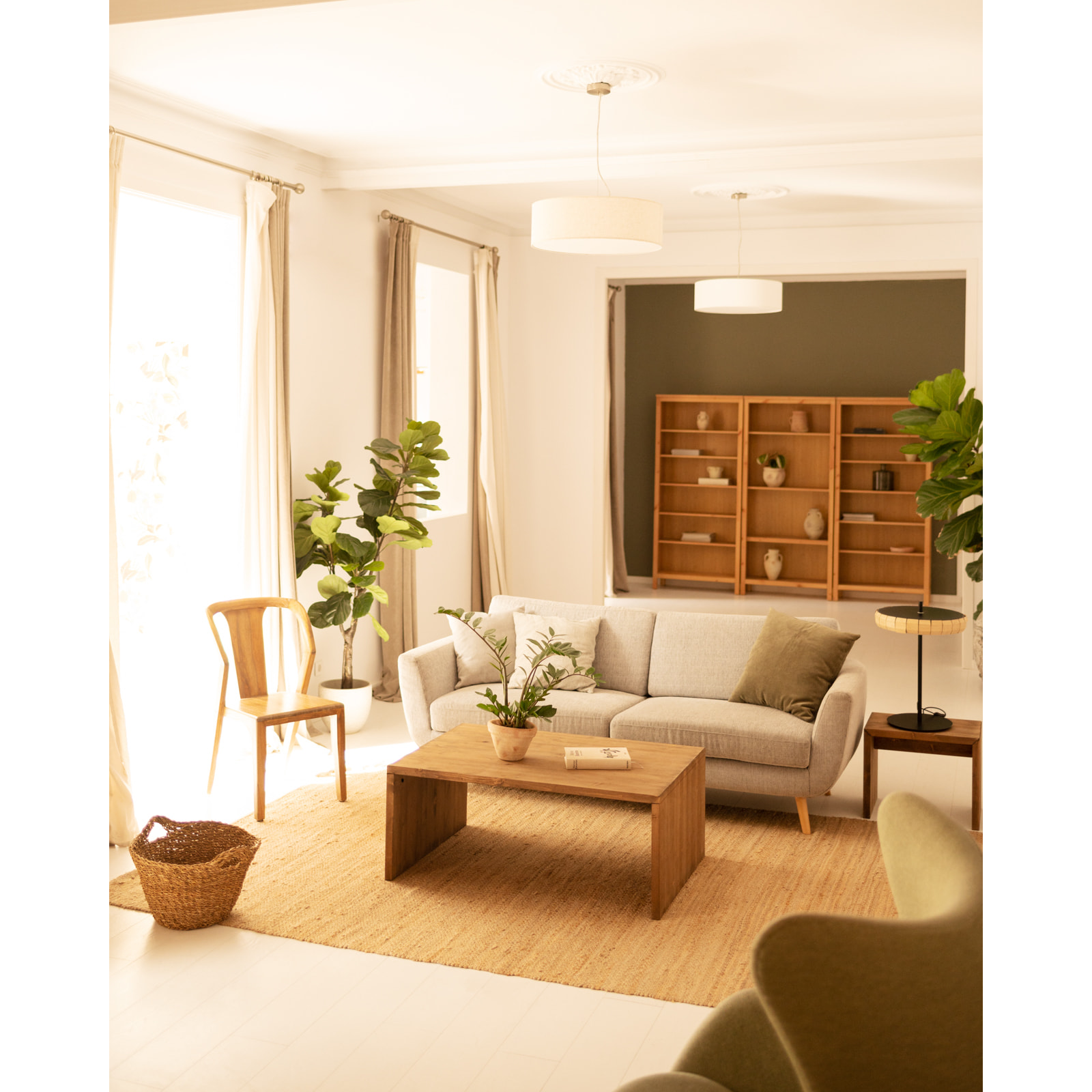 Table basse en bois massif ton chêne foncé de 110x45x74cm Hauteur: 45 Longueur: 110 Largeur: 74