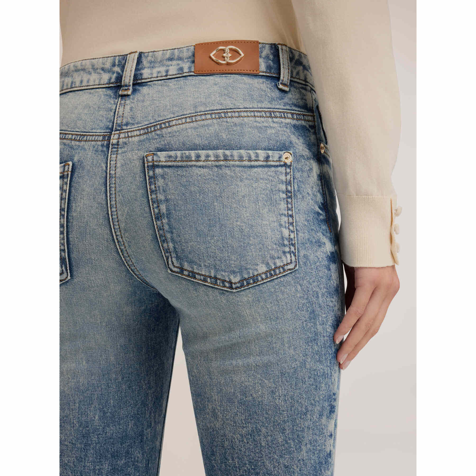 Motivi - Jeans kick flare in denim stone washed - Azzurro
