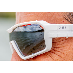 Gafas de deportes acuáticos OCEAN CHAMELEON - Blanco mate / Revo gris con plaquetas puntas y espuma naranjas y correa blanca