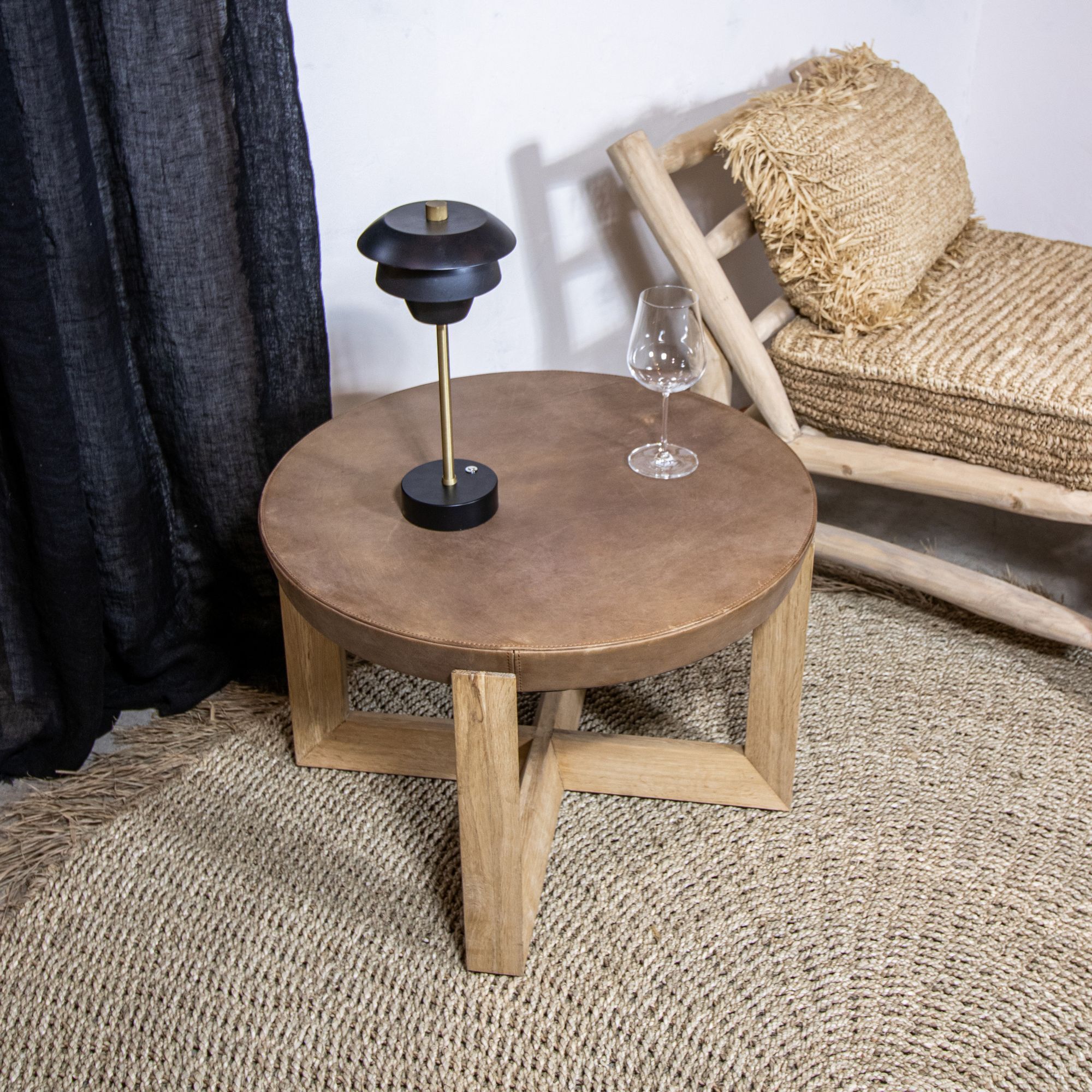 Table d'appoint en cuir pied en chêne massif 60cm